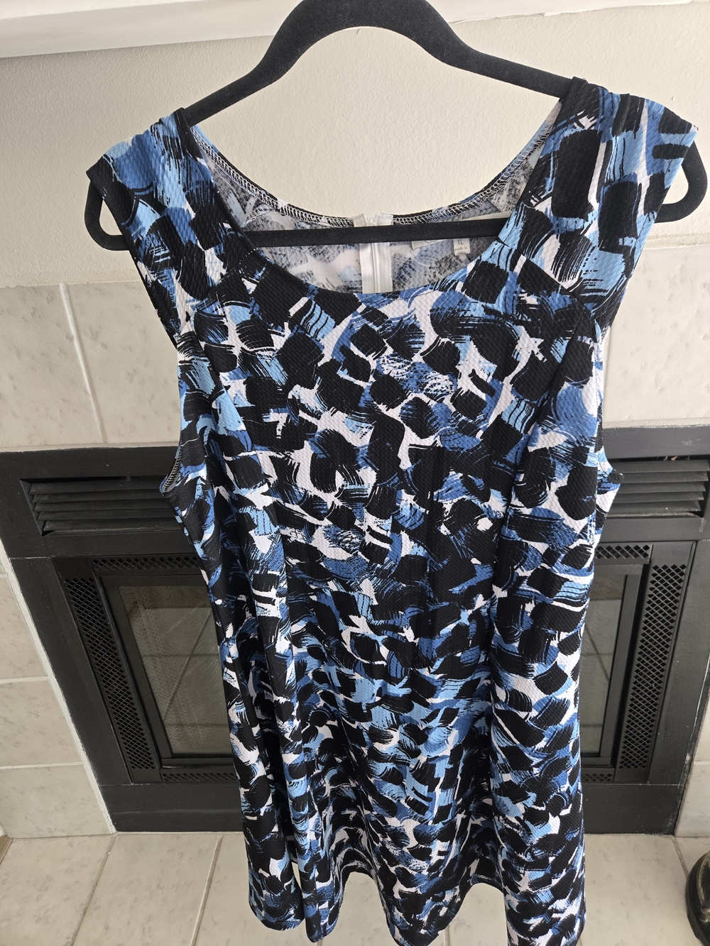 Daisy Fuentes Black, Blue & White Abstract Scoop Neck Dress